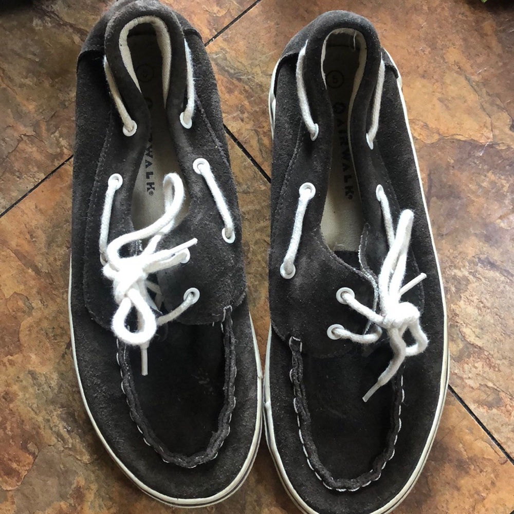 Boys brown suede boat shoes size 5